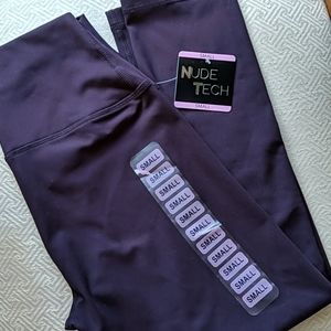 NWT Nude Tech Capris yoga pants size small.